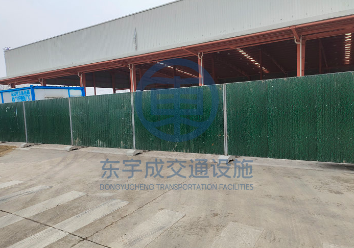 为什么现在的围挡都用绿色的? 为什么现在的围挡都用绿色的?